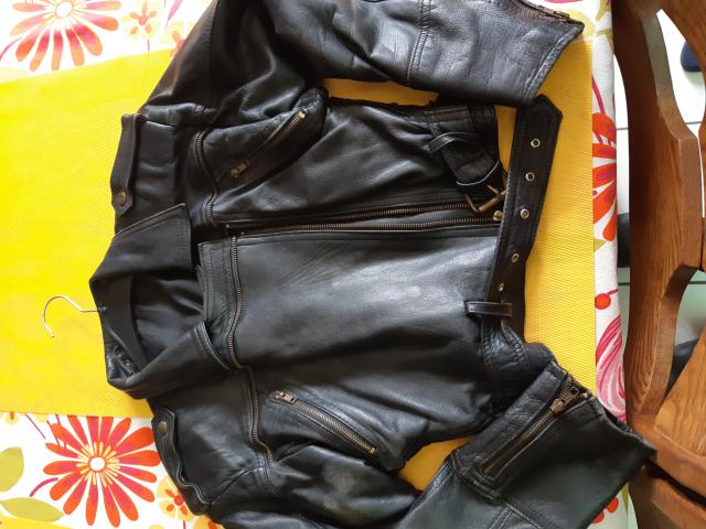 Photo Blousons cuir, manteau sac, talons aiguille, botte C Klein image 2/6