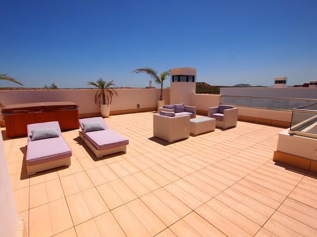 Photo Bonnes Nouvelles! Une Villa dans un Terrain de Golf Comme il y en a Peu. image 2/6