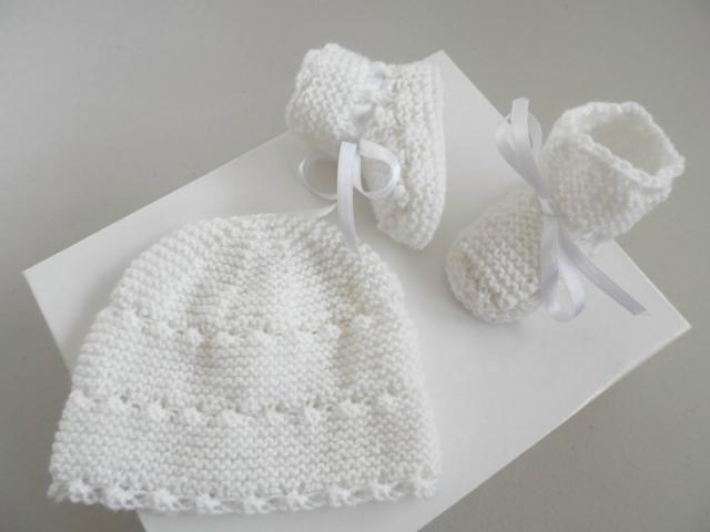Photo Bonnet, chaussons BLANCS bébé MIXTE tricot laine fait main image 2/6