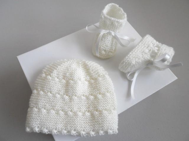 Photo Bonnet, chaussons écrus bébé MIXTE tricot laine fait main image 2/6
