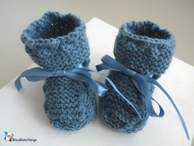 Photo Bonnet et chaussons bleu charron tricotés main image 2/5