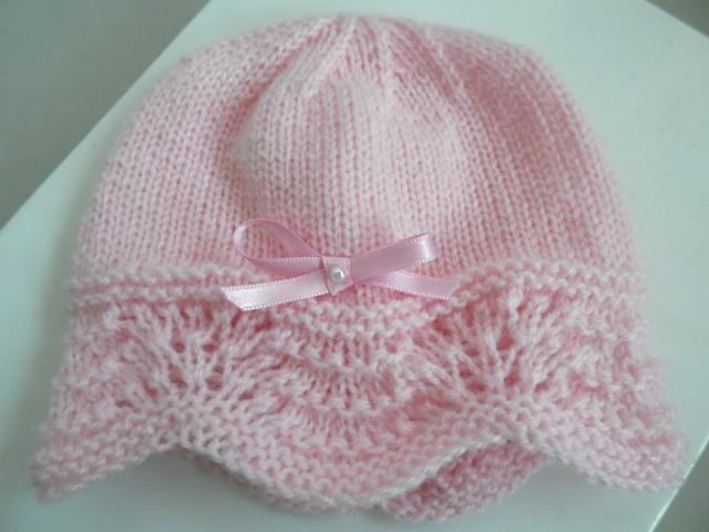 Photo Bonnets rose et blanc bébé tricot fait main image 2/6
