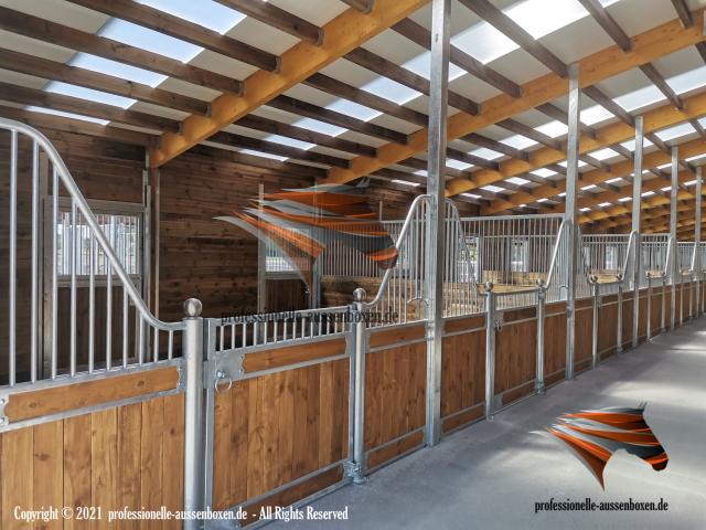 Photo Boxes pour Chevaux & Façades intérieures et équipements d’écurie image 2/6