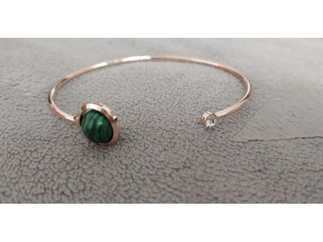 Photo Bracelet fantaisie rosé avec boule verte image 2/2