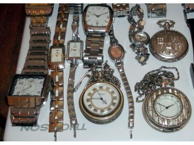 Photo braderie de Lille ou autres brocantes lot de 30 montres. image 2/6