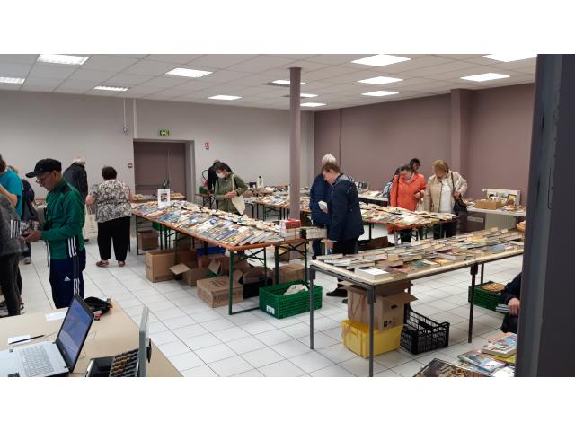 Photo Broc aux livres du Secours Populaire image 2/3