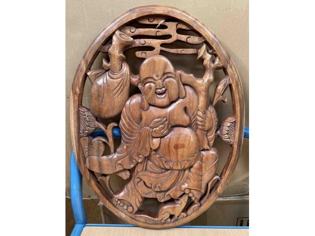 Photo Cadre ovale en bois sculpté de Bouddha rieur - H: 50 cm image 2/4