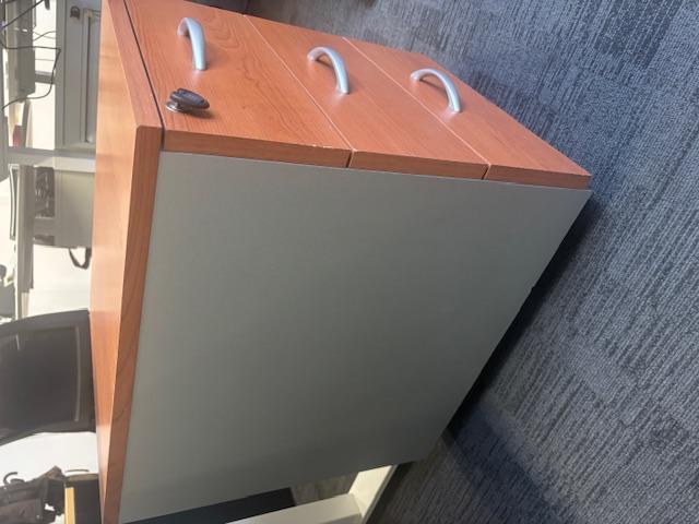 Photo Caisson de bureau sur roulettes prix négociable image 2/3