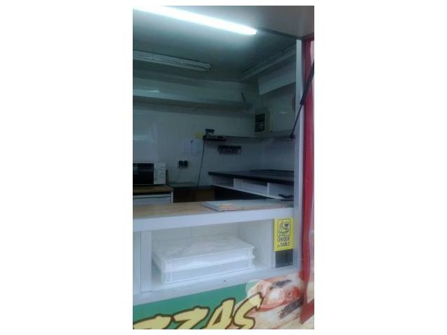Photo Camion pizza Renault Master image 2/2