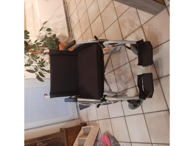 Photo Chaise roulante image 2/5