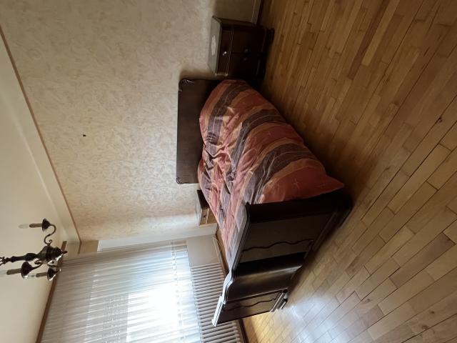 Photo Chambre à coucher complète en chêne image 2/3