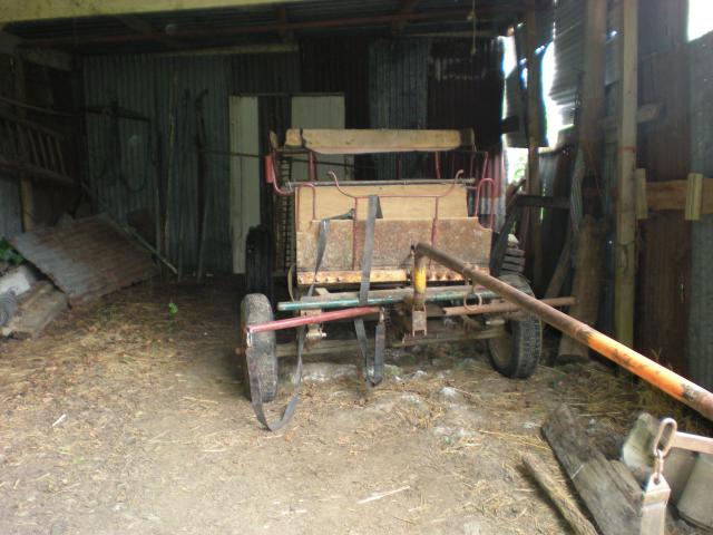 Photo charrette à cheval 4 roues image 2/4