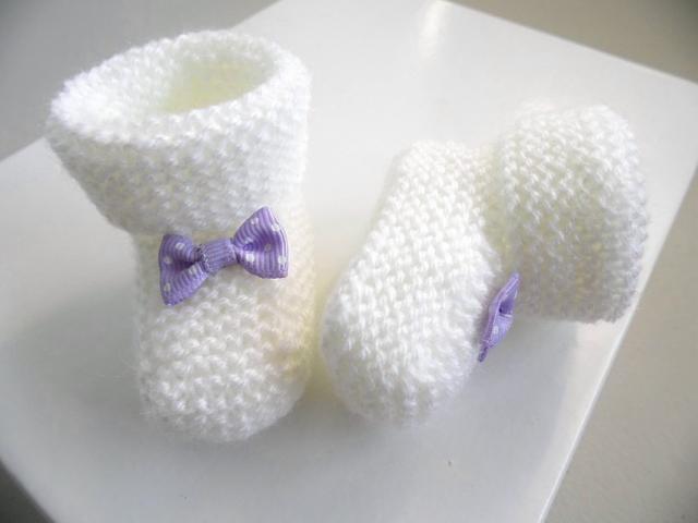 Photo Chaussons bébé nœud violet tricot laine fait main image 2/5