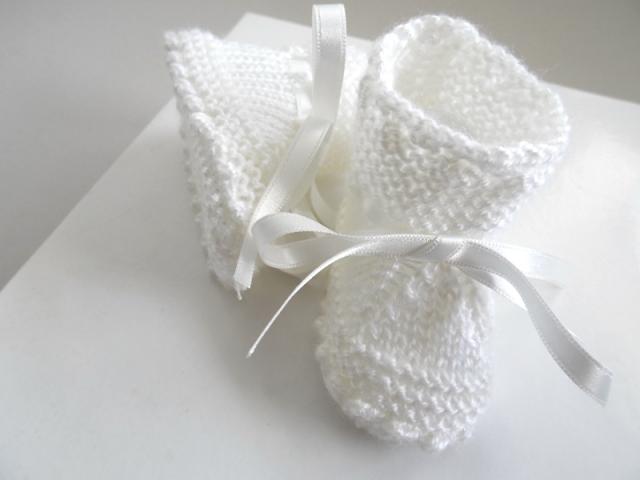 Photo Chaussons blancs bébé  tricot laine fait main image 2/6
