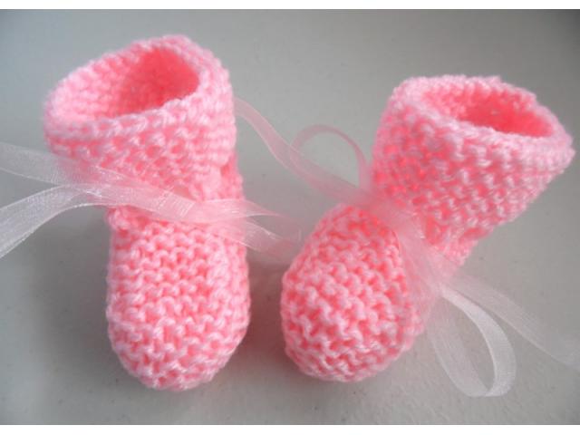 Photo Chaussons coloris rose tricot laine bébé fait main image 2/5