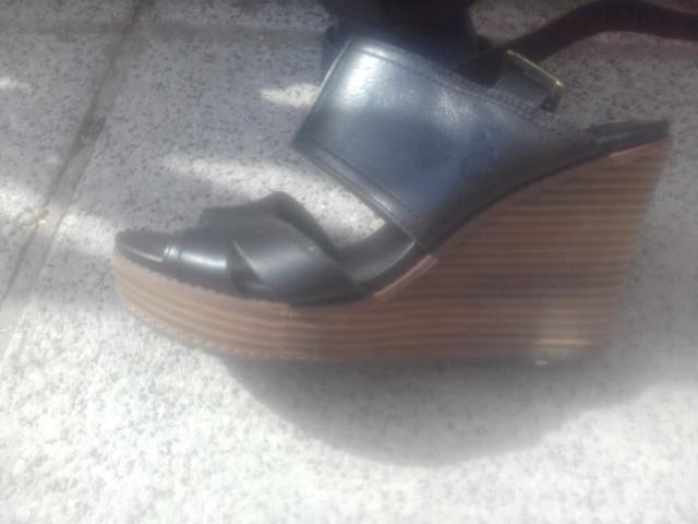 Photo CHAUSSURE OUVERTE image 2/4