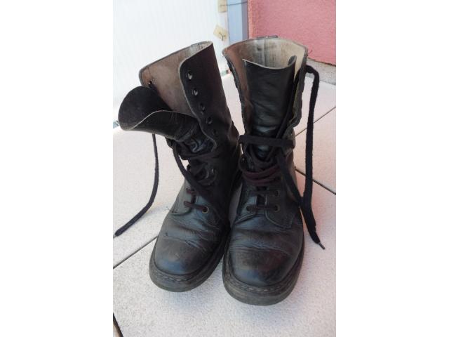 Photo Chaussures hautes tiges militaire bon état. image 2/3