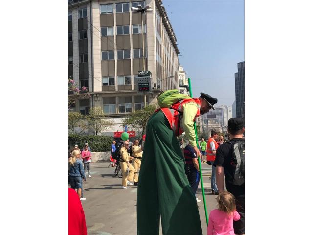 Photo Clown anniversaire, animations de rue, du mime, de la statue vivante, de l'échassier, du faux serveu image 2/6