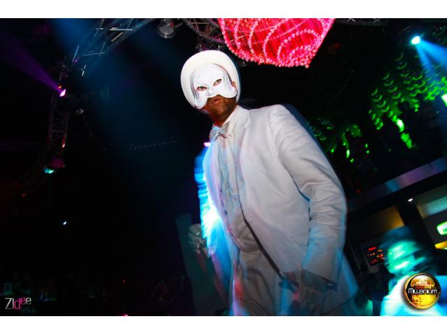 Photo Clown anniversaire, mime, statue vivante, échassier, faux serveur, artisste de rue, animations déamb image 2/6