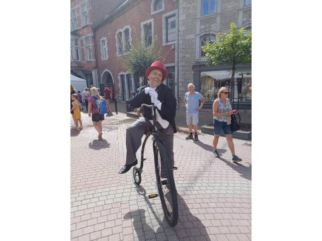 Photo Clown pour anniversaire, spectacles pour enfants, animations de rue, clown sur échasses, mime, statu image 2/6