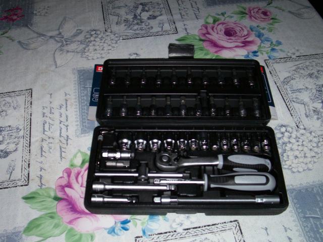 Photo Coffret cliquet et douilles 1/4 image 2/2