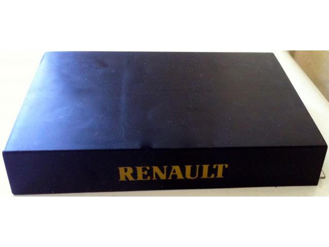 Photo Coffret collector pins renault image 2/3