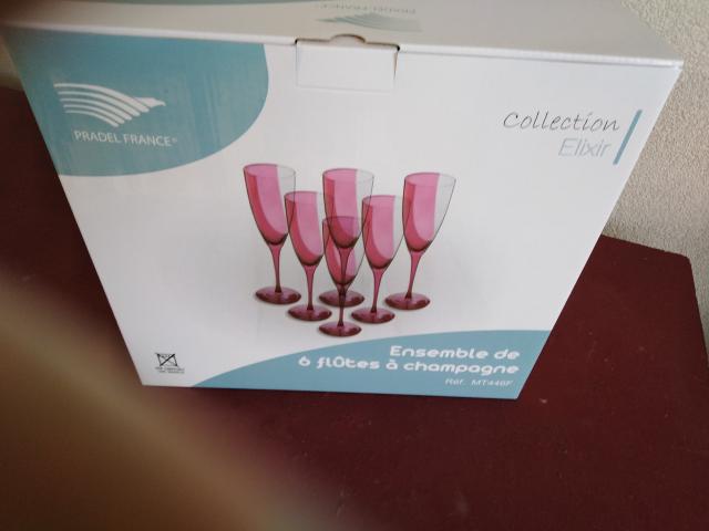 Photo Coffret de 6 flutes a champagnes image 2/3