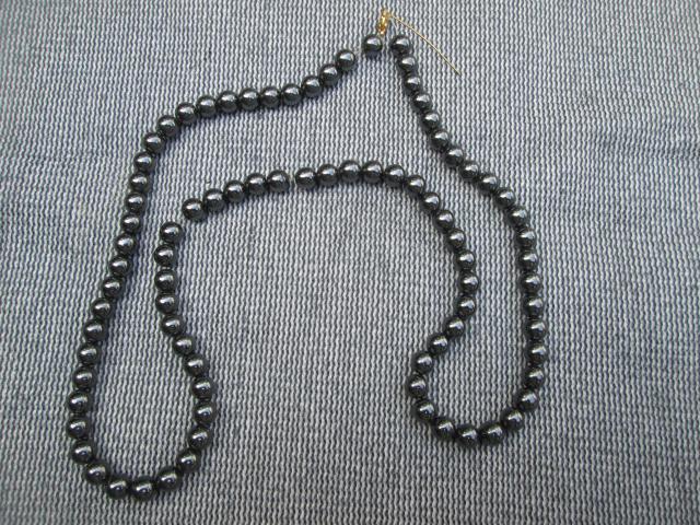 Photo collier perles grises majoriques image 2/3
