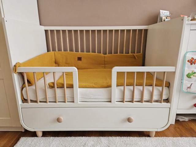 Photo COMMODE TABLE A LANGER AVEC LIT BEBE MYLLRA image 2/4