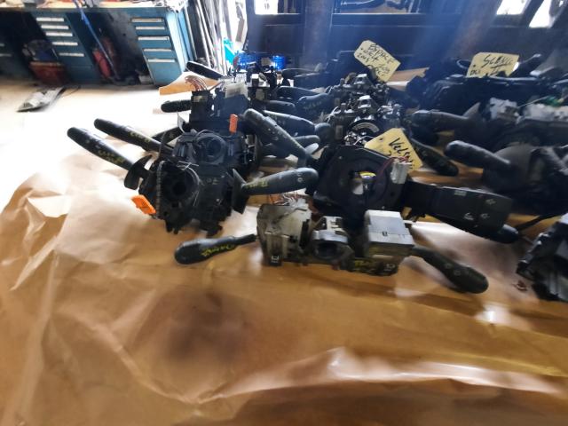 Photo Commodo  Renault  clio  1  Megane  1  Scénic  1 kangoo 1 laguna 1  30€ pièces € ENVOI POSSIBLE AU.   image 2/5