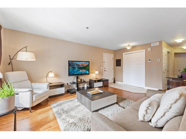 Photo Condo moderne et impeccable Champfleury Sainte-Rose (Laval, Quebec) image 2/6