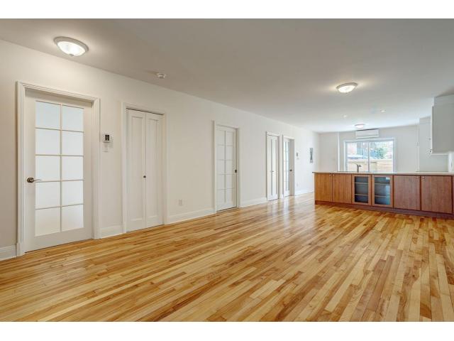 Photo Condo rénové 2 chambres avec cour clôturée Petite-Patrie Montréal (Quebec) image 2/6