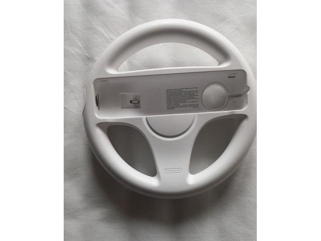 Photo Console WII avec jeux et accessoires image 2/6