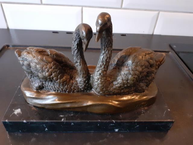 Photo CYGNES EN BRONZE SIGNE MILO SUR SOCLE MARBRE image 2/6