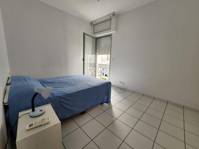 Photo Dans une résidence avec piscine location d’une villa vide avec très belle terrasse image 2/5