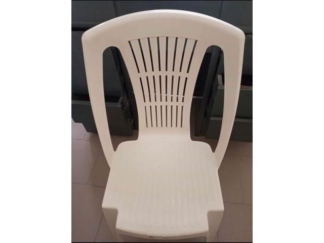 Photo DES CHAISES DE TRES BONNE QUALITE  A VENDRE image 2/5