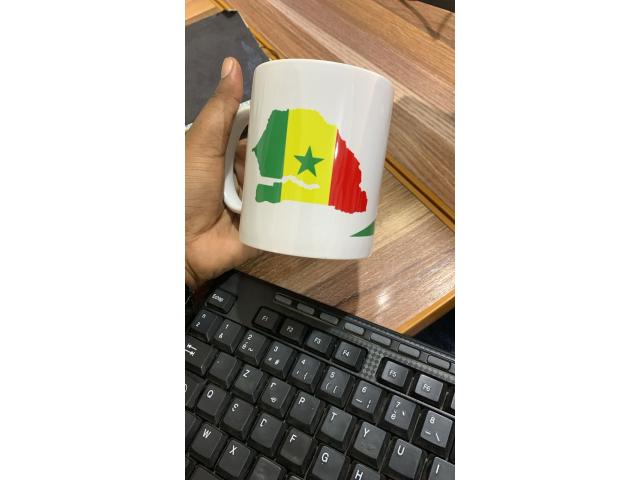 Photo DES TASSES  MAGIQUES OU SIMPLES PERSONNALISÉES  A TRES BON PRIX image 2/2