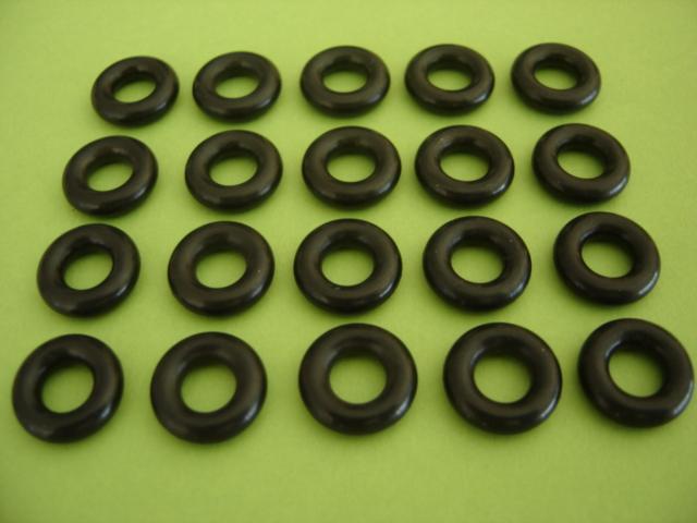 Photo DINKY TOYS  LOT de 20 PNEUS 15 / 8 mm image 2/2