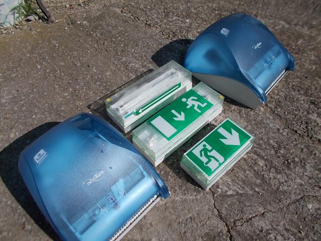 Photo distributeur de papier toilette + boitier service 220 volt  faire un prix image 2/3