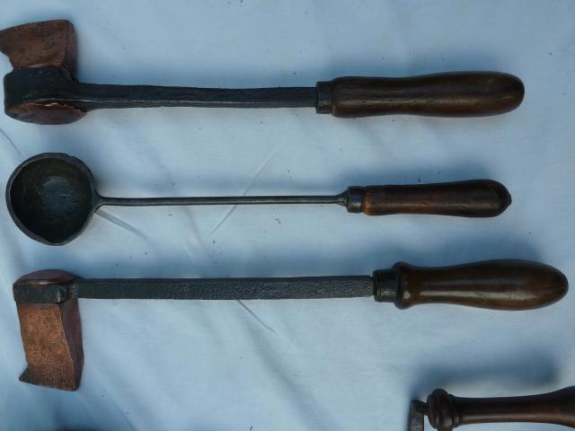 Photo Ensemble d'outils anciens restaurés image 2/6