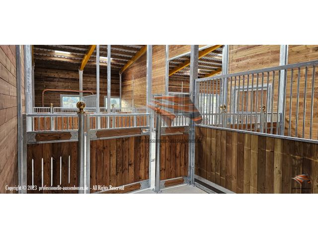 Photo Équipements pour écuries - Boxes pour chevaux et façades intérieures de boxes ✅ image 2/6