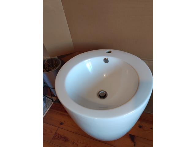 Photo evier totem de salle de bain image 2/3
