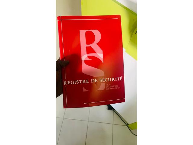 Photo EXTINCTEURS  CO2  , A POUDRE ABC , & A EAU  , INSTALLATION POSSIBLE  PARTOUT AU SENEGAL image 2/6