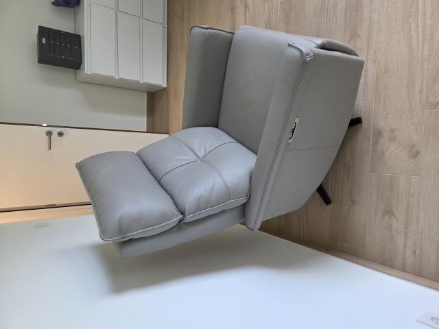 Photo fauteuil en cuir image 2/4