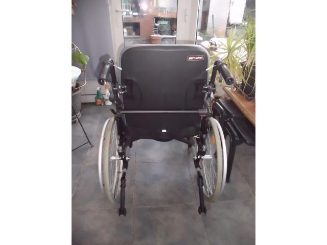 Photo fauteuil roulant image 2/2