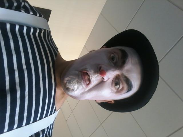 Photo Faux serveur, mime, statue vivante, échassier, clown, spectacles image 2/6