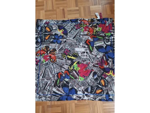 Photo Foulard Desigual neuf image 2/3