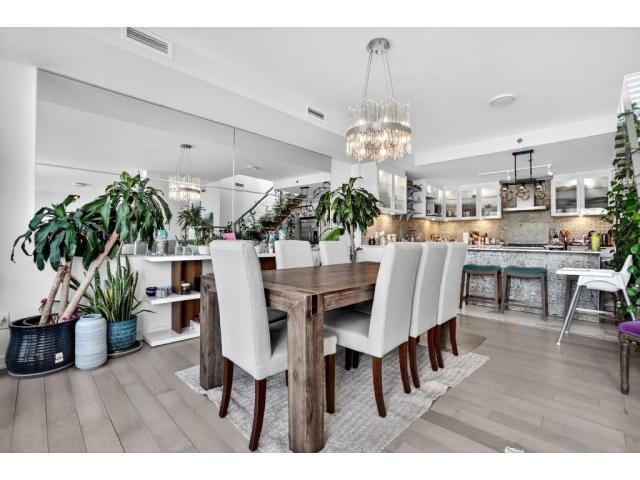 Photo Fully-Furnished penthouse 100 m from Concordia University (Montreal, Quebec) image 2/6