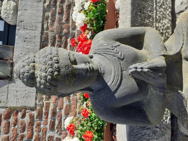 Photo GRAND BOUDDHA A LA PRIERE EN PIERRE PATINEE (1m) image 2/6