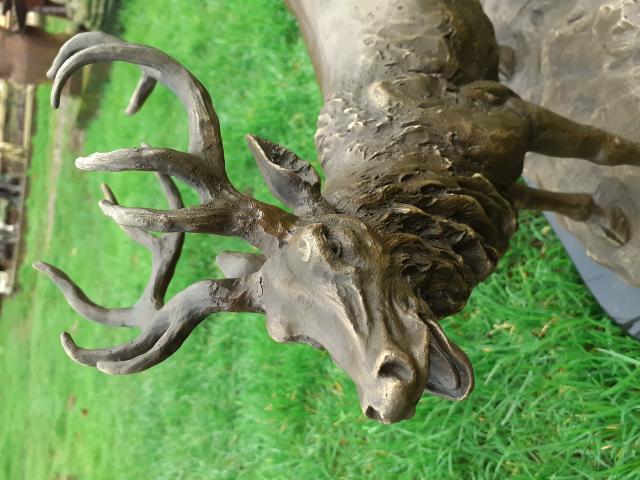 Photo GRAND CERF EN BRONZE SIGNE image 2/6